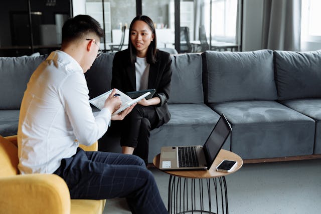 two-people-discussing